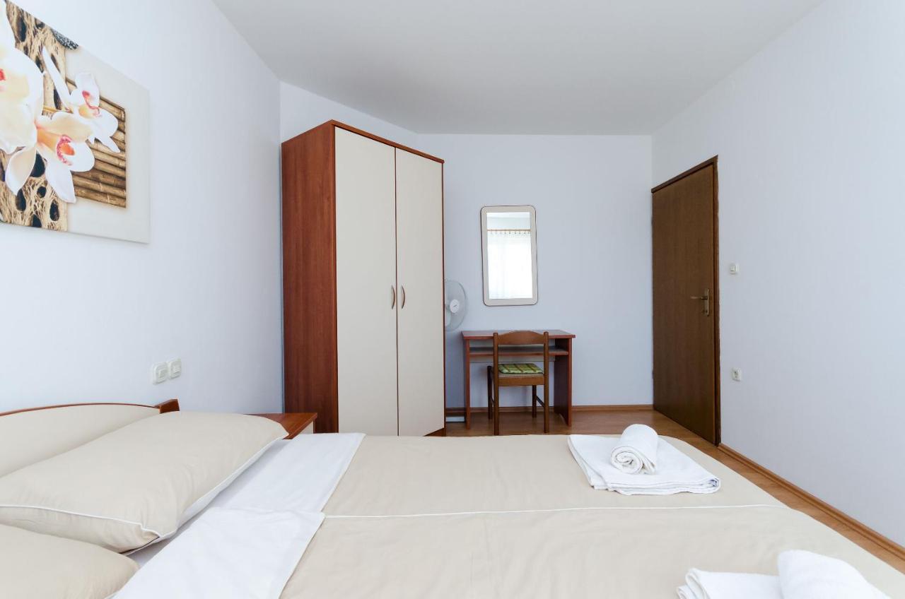 Apartments Marija P Lopar Bagian luar foto
