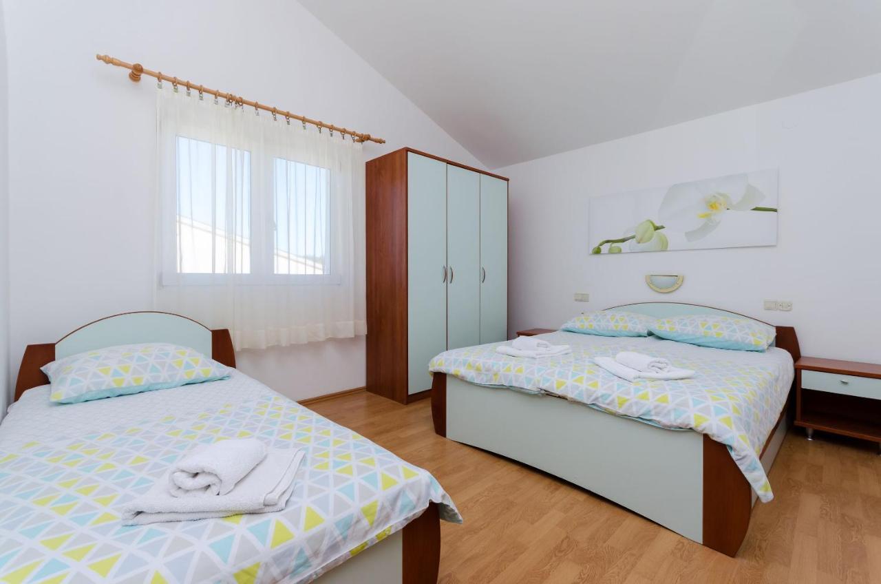 Apartments Marija P Lopar Bagian luar foto