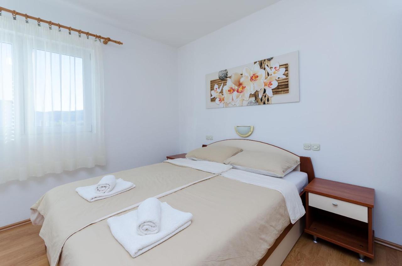 Apartments Marija P Lopar Bagian luar foto
