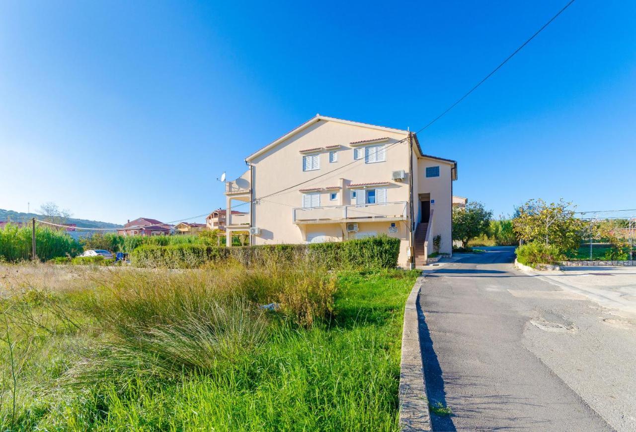 Apartments Marija P Lopar Bagian luar foto