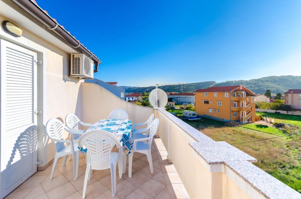 Apartments Marija P Lopar Bagian luar foto