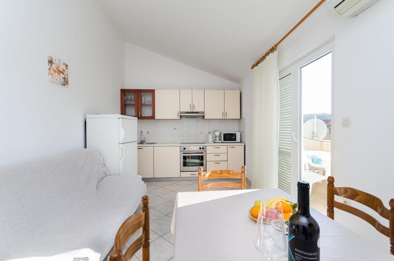 Apartments Marija P Lopar Bagian luar foto