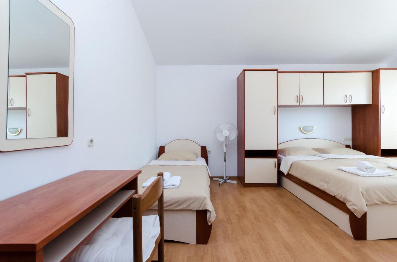 Apartments Marija P Lopar Bagian luar foto