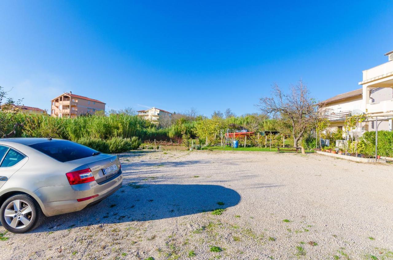 Apartments Marija P Lopar Bagian luar foto