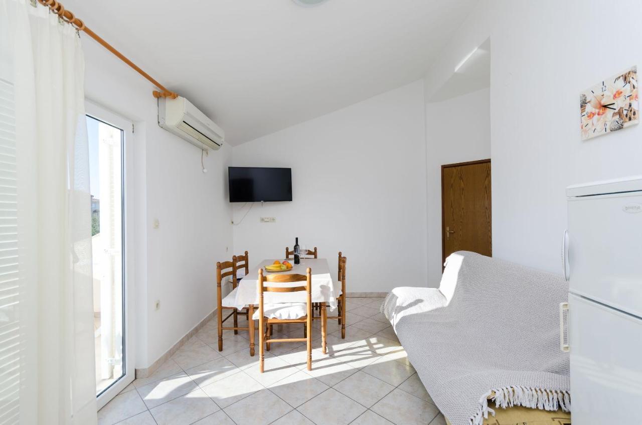 Apartments Marija P Lopar Bagian luar foto