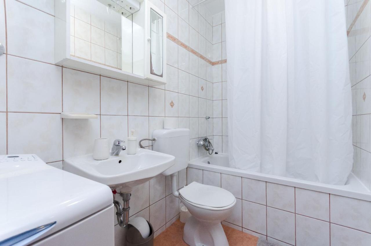 Apartments Marija P Lopar Bagian luar foto