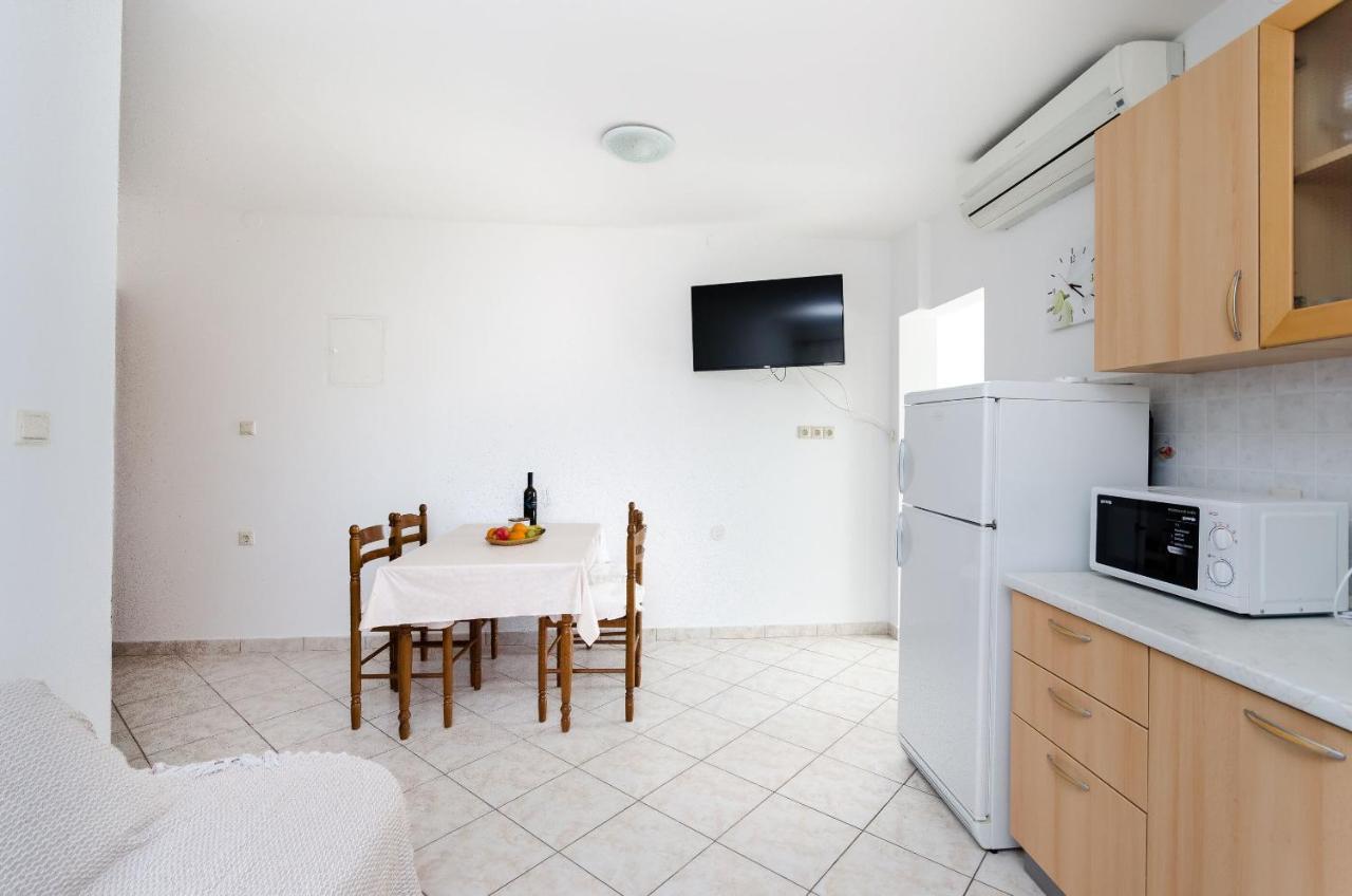Apartments Marija P Lopar Bagian luar foto