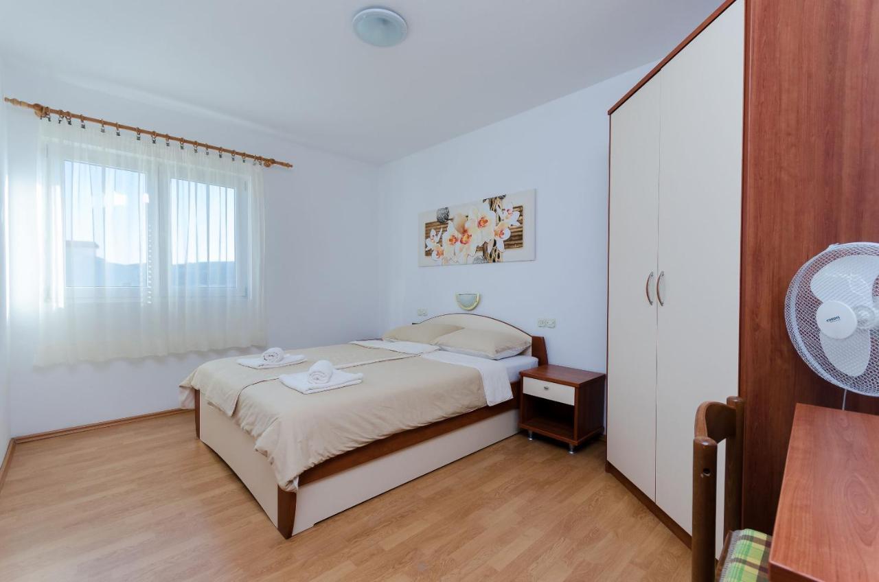 Apartments Marija P Lopar Bagian luar foto